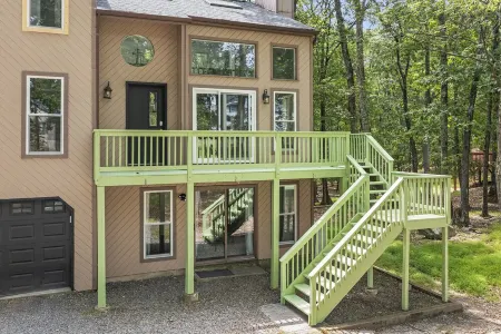 Stylish Cabin with Game Room