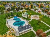 Beautiful Home with HOT TUB, COMMUNITY POOL & GAME ROOM.