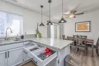 3BR Stylish Retreat en route to Yosemite, Centrally Located in Merced!