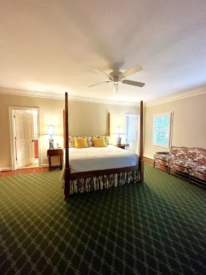 Guest House In Jamestown, central to High Point and Greensboro 그로브 빈야즈 & 와이너리 주변 호텔