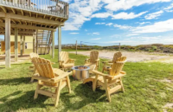 6-bedroom house on fabulous Surfside Beach with private volleyball court