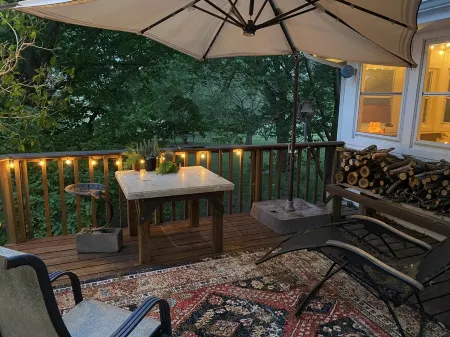 North Arrow- Warm, Stylish, Edge of Town