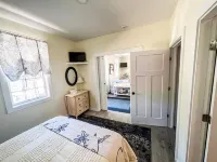 Charming Coastal Maine Cottage Overlooking Penobscot Bay!