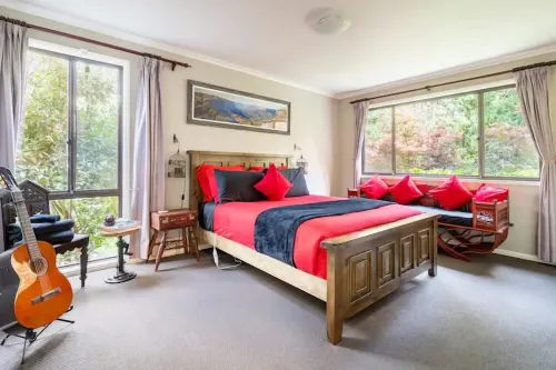 A house in Wentworth Falls with a great entertaining deck, firepit & wood burner