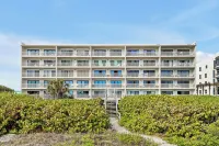 Family Beachfront Condo - Cocoa Beach Boardwalk - Pool