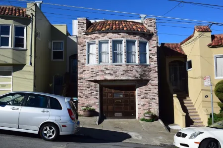 Cozy 2Br, Totally Private Suite with Parking, Convenient Public Transit Отели рядом с достопримечательностью «Дэвидсон, Маунт»