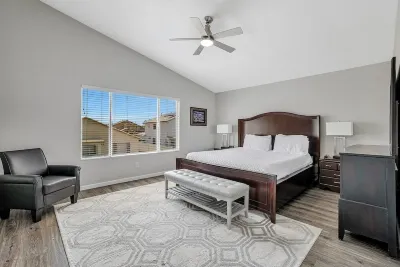 Gorgeous SURPRISE GEM 2 Miles to Baseball Stadium Hotels near Kingswood Parke Home Owner Association Park