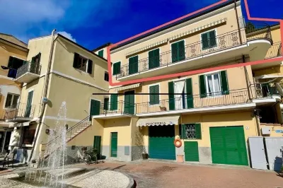 Luxury Seafront View Penthouse Sleeps 12, Porto Azzuro, Elba Island, Italy Hotel in zona Capo Bianco