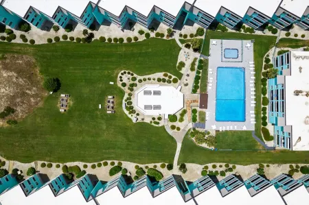 Top Floor; Top Shelf! Views of Sound & Sea! Fully renovated luxe condo!