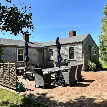 Charming Historic Downtown Cottage