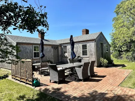 Charming Historic Downtown Cottage