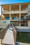 2900sf Riverfront home,no wake zone,5 bdrm, 4 bath Sleeps14,games, Sandy Beach! Hotels near Airport Center Dr