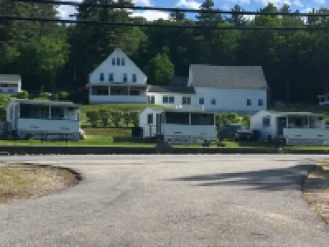 Cottage steps away from Newfound Lake. Relax and enjoy the view. Hotels in Bristol