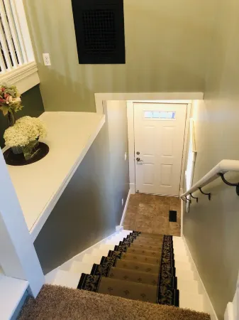 Cute cozy apartment. Half a block walking distance from beautiful downtown Ionia