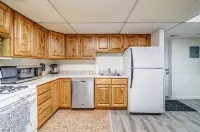 Orem Lower Level Apartment w/ Hot Tub access! 6 minutes to Provo Canyon