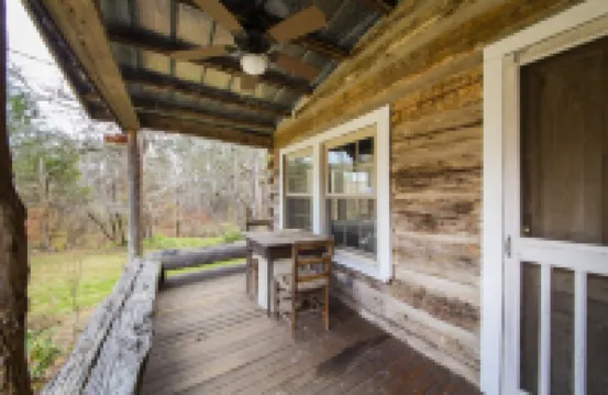 1840's Log Cabin Getaway