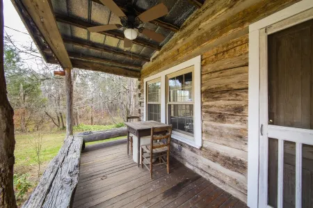 1840's Log Cabin Getaway