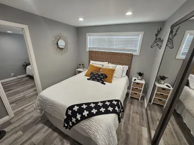 Cozy 2 bedroom Park Model Home in Popular Lake Havasu City near London Bridge