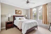 Beech Mtn - Gorgeous Mountain Views! Walk to Restaurants, Fred’s! Fireplace!