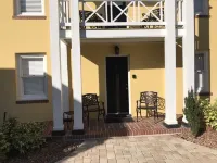 C2 Perfect location in historic city center, near beaches, patio, free parking!