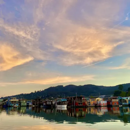 "Top Choice Houseboat Rental," says Discover Sausalito. 2bd 2ba floating home.