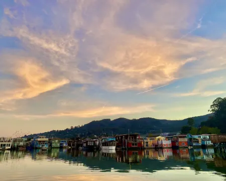 "Top Choice Houseboat Rental," says Discover Sausalito. 2bd 2ba floating home. Hotels in Sausalito