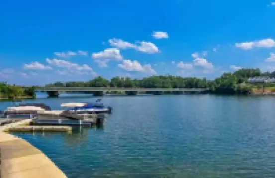 Lovely Lake Condo with BOAT SLIP and Pool