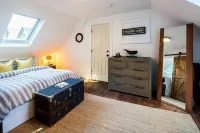 Modern 1 bed/Studio - Steps from the Center of Town