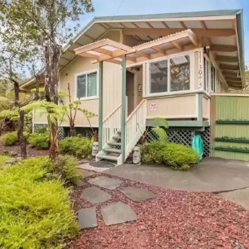 Hau'oli Place - Happy little tiki cottage in Volcano