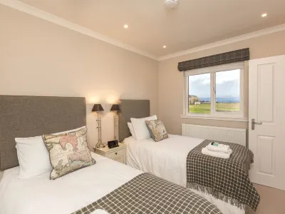 1 Links Crescent 5 Star Selfcatering House Overlooking Old Course in St Andrews Hotels in 