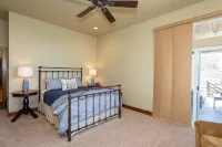 Beautifully Updated Family Getaway on Cedar Creek Lake