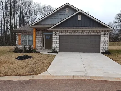Beautiful New House in the center of Boiling Springs