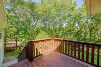 The Back 40 Getaway! Backs to Trail! Minutes from Blowing Springs & Gear Garden!