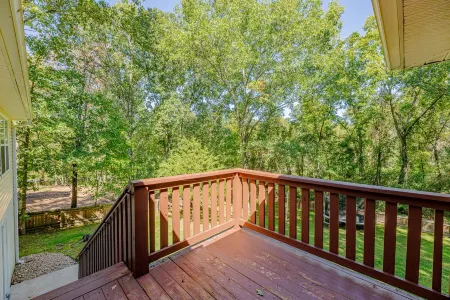 The Back 40 Getaway! Backs to Trail! Minutes from Blowing Springs & Gear Garden!