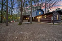 Cozy Cabin in the Heart of Beaver's Bend State Park Hotels in Broken Bow