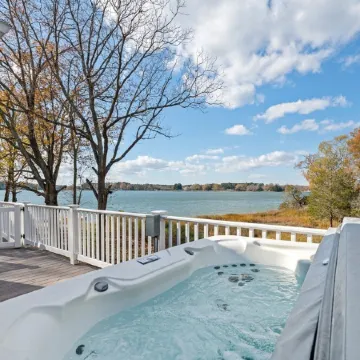 Water front Oasis with pickle-ball court and hot tub