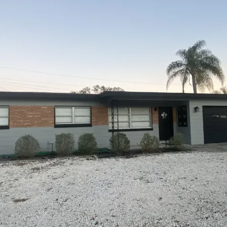 Charming 3-bedroom house centrally located in Brandon, FL