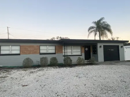 Charming 3-bedroom house centrally located in Brandon, FL