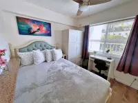 Waikiki 2 Bedrooms with free parking near beaches, and Ala Moana shopping center