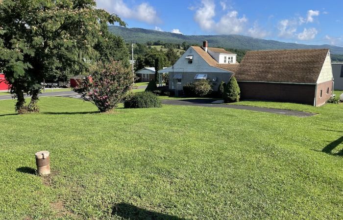 Chad’s place 4- Bedroom 2-BR home at Smoke Hole Wi-Fi -Pet Friendly- sleeps 8-10