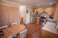 Cozy Bavarian Getaway ~ 5-Star Location ~ Hot Tub!