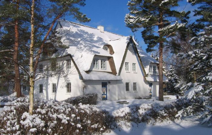 Holiday apartment on the beach in a traditional thatched-roofed house