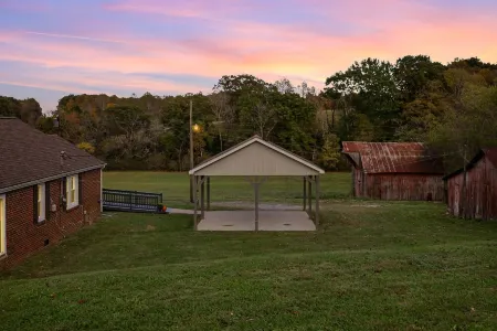 Updated Modern Farmhouse Near Downtown Dickson!