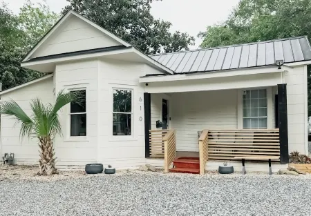 The Haven - Downtown OS with Pool & Pool House!