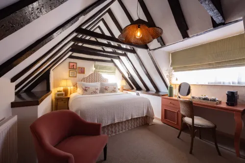 The White Hart - A Heartwood Inn