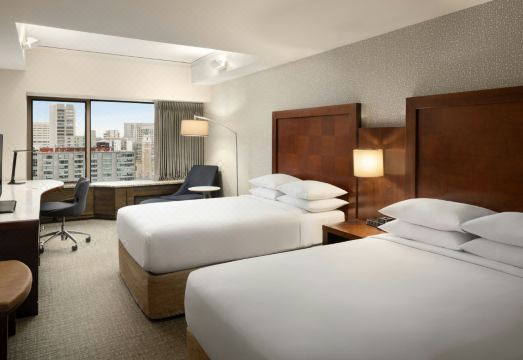 르네상스 호텔 로비 벽난로