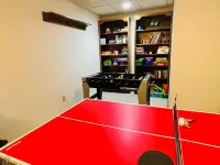 Home w/Hot Tub -Spacious, Quiet Neighborhood Near des Moines, IA. 克萊夫住宿飯店