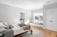 Luxury Home | Fire Pit | Beach | Grill | 2 Decks فنادق في سميثفيلد