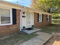 The Welcoming Winston | 3BR Cozy Home & Pool Table Các khách sạn gần University of North Carolina School of the Arts