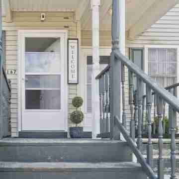 Cozy 3-bedroom Duplex2 in beautiful Springfield with WiFi, central AC Others